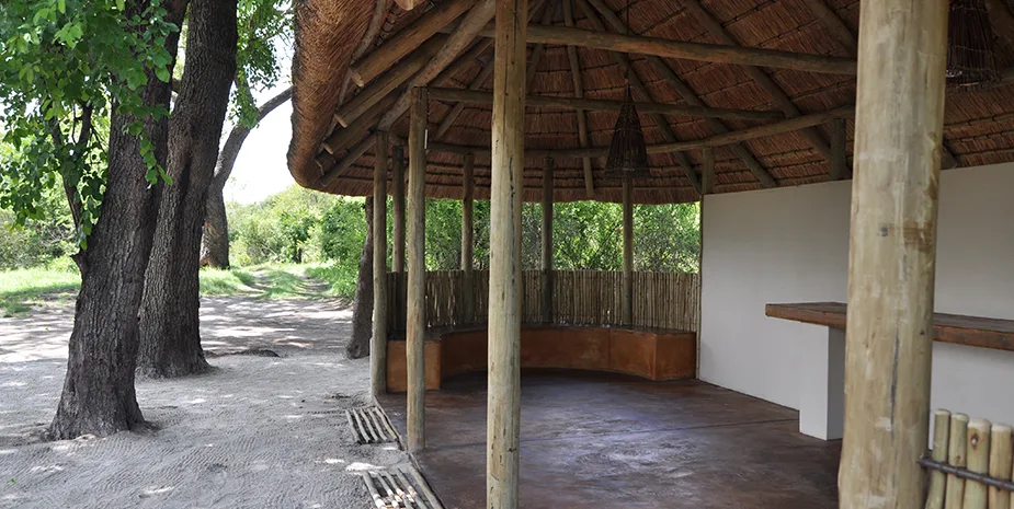 Shaded kitchen and lapa